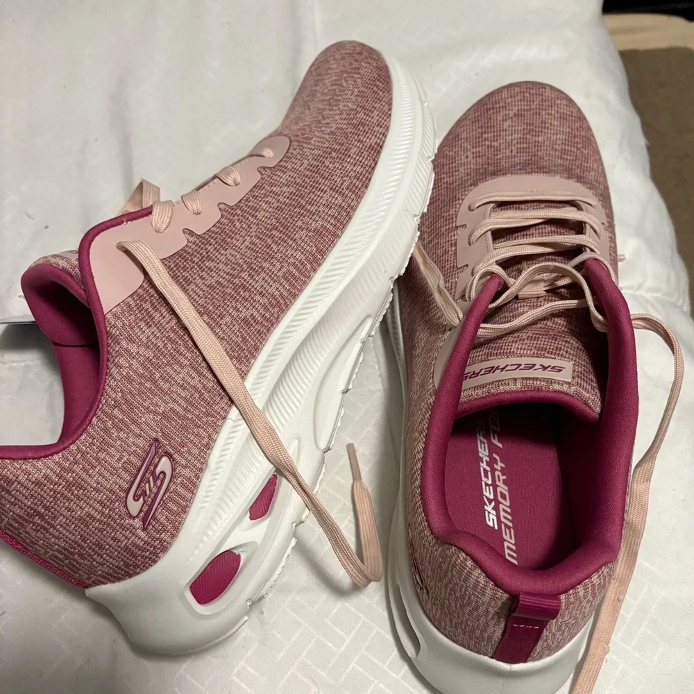 NWT Skechers mauve  lightweight sneakers
No offers - Picture 3 of 10